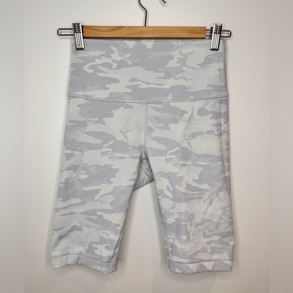 SOLD Lululemon Wunder Under Short 10” *Ribbed - Picture 4 of 8